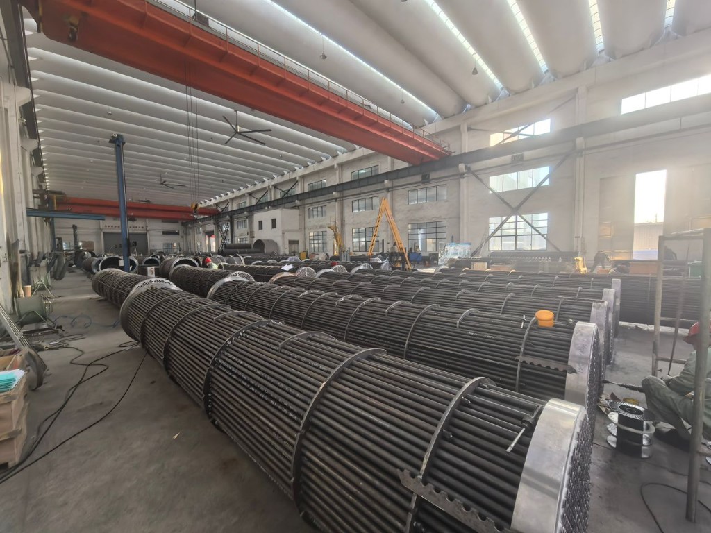 Officina industriale – fasci tubieri per scambiatori di calore